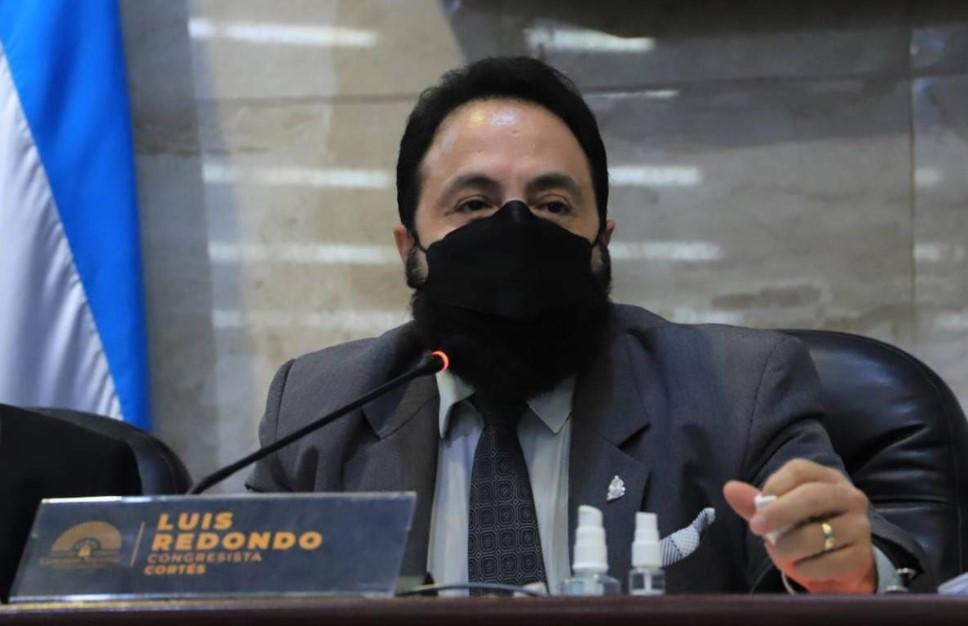 Luis Redondo repartió L16 millones a diputados