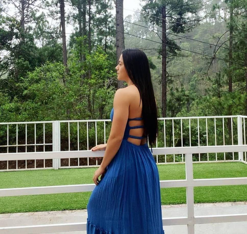 Isabel Zambrano fue conquistada por el entrenador argentino Diego Vázquez del Motagua. Desde hace aproximadamente cuatro años, tanto la periodista y el director técnico tienen una relación sentimental.