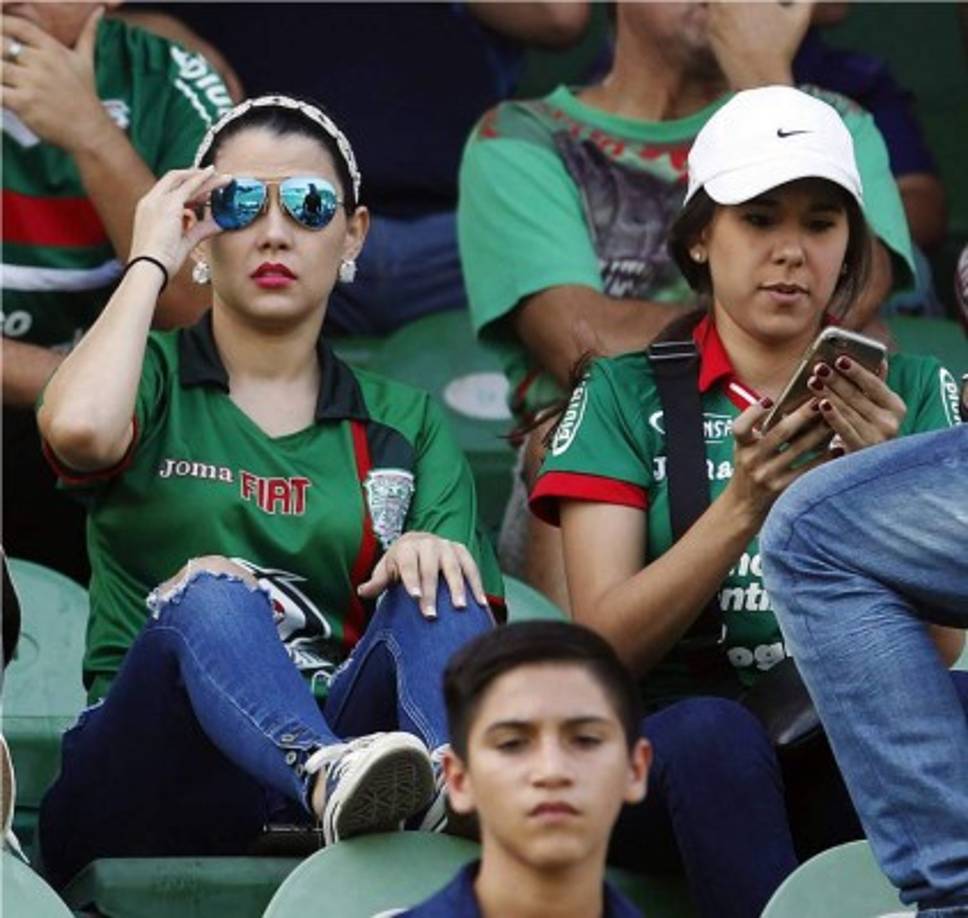 Aficionadas del Marathón apoyando a su equipo ante Real España.