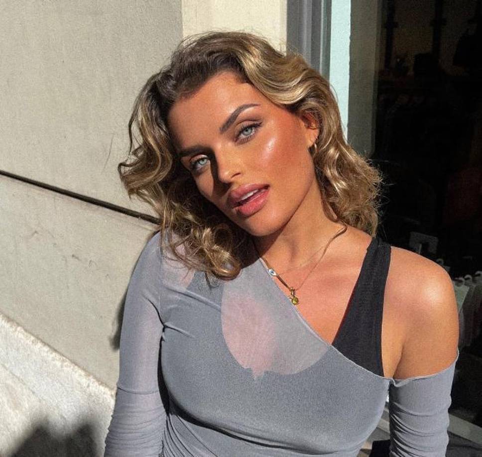 “Él consiguió que saliera del baño y borrara el video. Salí de allí llorando y obviamente no volverá a ir a una fiesta de futbolistas”, finalizó la española de 24 años.