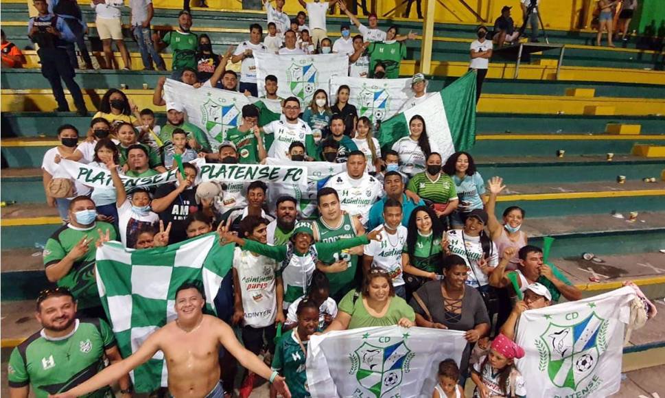 Los aficionados del Platense que viajaron a El Progreso para alentar al Tiburón en su último partido en Primera División.