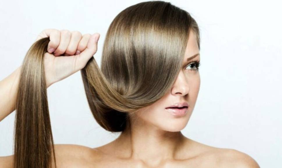 HIDRATA Y FORTALECE EL CABELLO<br/>1 cucharadita de canela en polvo<br/>1 cucharadita de jengibre en polvo<br/>2 cucharadas de miel<br/>3 cucharadas de aceite de oliva (otras alternativas son el aceite de almendras dulces y el aceite de jojoba)<br/>En una olla caliéntelo por unos segundos, tibio colóquelo en un recipiente, agregue canela, jenjibre y miel y revuelva hasta tener una mezcla homogénea. Aplique con una brocha, haga masajes en el cuero cabelludo. Déjelo 15 minutos y luego lave con champú y acondicionador.