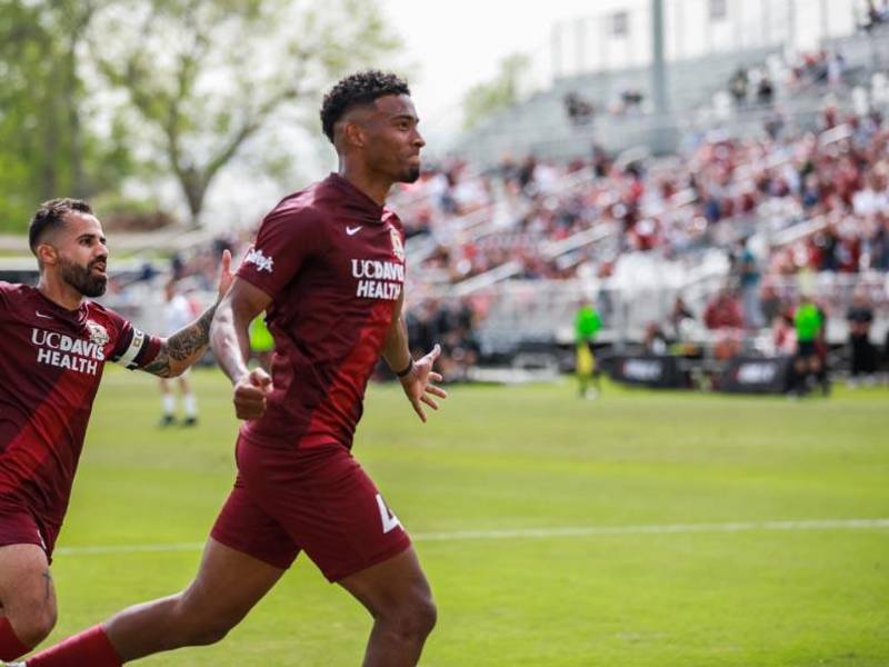 Douglas Martínez destaca en el Sacramento Republic.