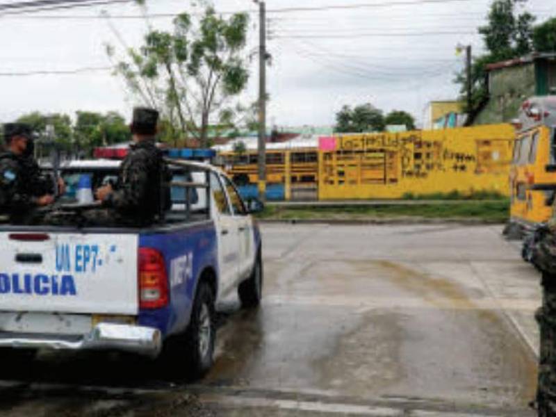 Efectivos de las Fuerzas Armadas y de la Policía Nacional están custodiando las instalaciones de la empresa Catisa.