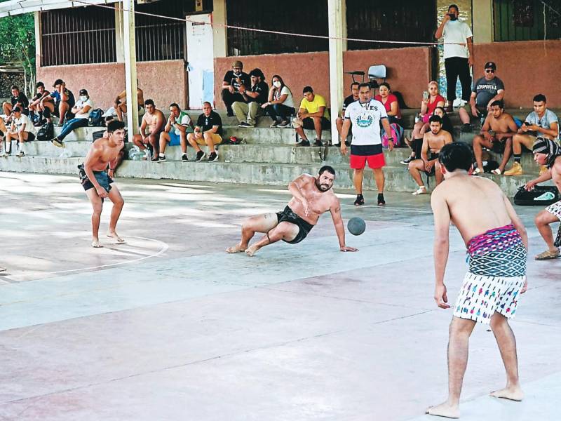 Por primera vez desde hace cientos de años, en la tierra de Copán Ruinas equipos de tres países se enfrentaron en el juego de pelota maya.