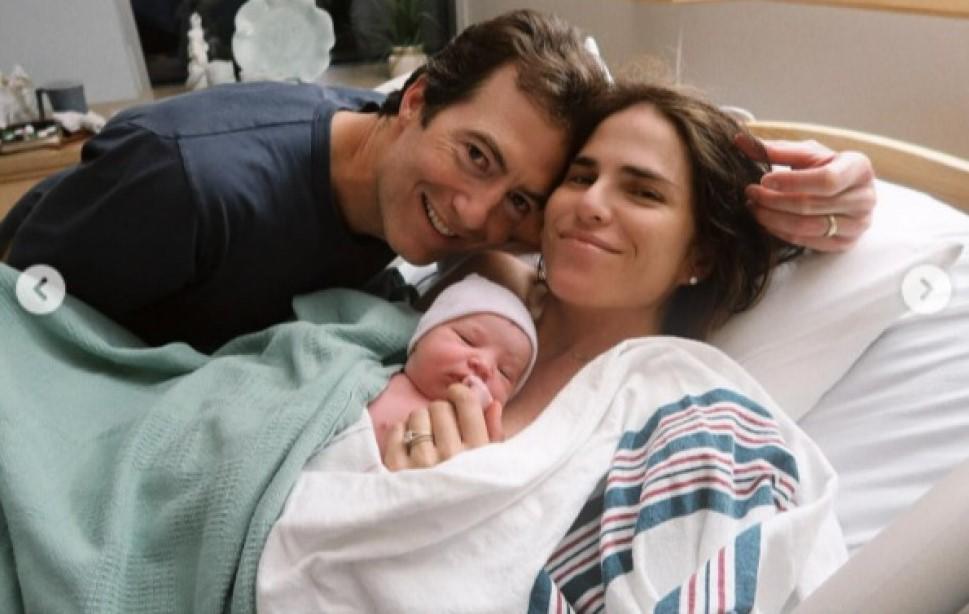 Karla Souza dio a luz a su tercer hijo después de un parto maratónico de 33 horas