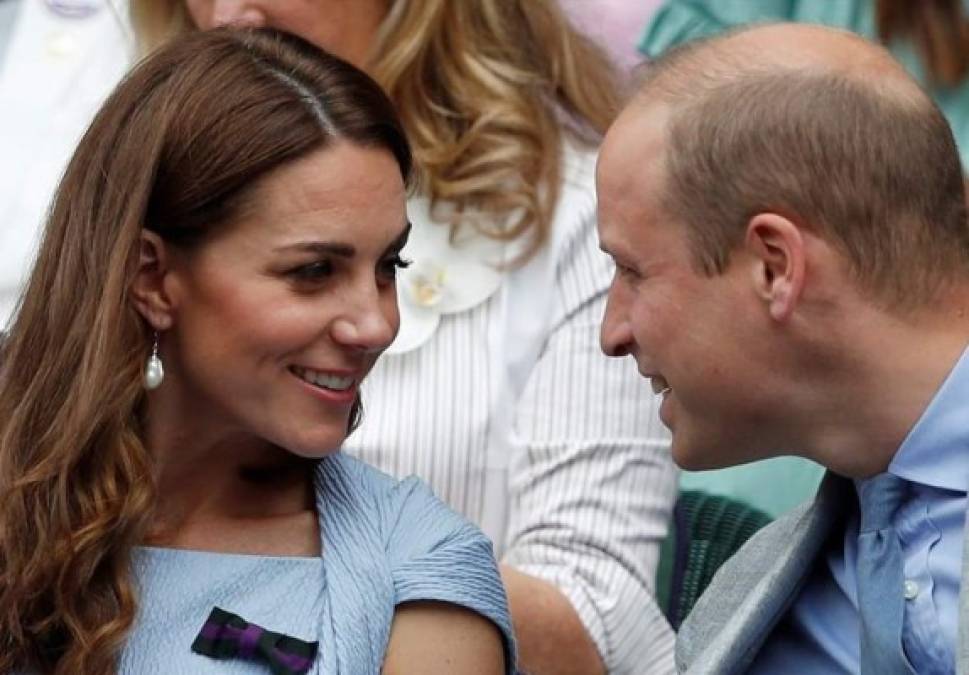 Esta es la primera vez durante el torneo que la pareja acudió junta a ver un encuentro, pero claro, no era cualquier juego. Los duques de Cambridge tuvieron la oportunidad de ver a Djokovic coronarse el campeón ante Federer después de un intenso juego de 4 horas y 57 minutos.