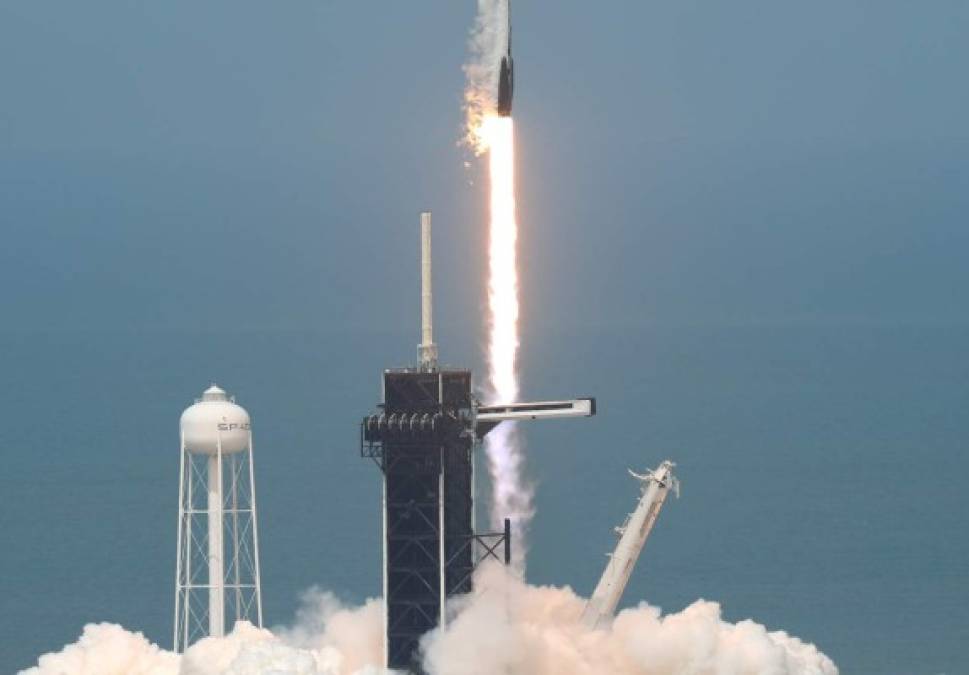 Es el primer vuelo espacial con humanos a la Estación Espacial Internacional (EEI) desde suelo estadounidense en nueve años.