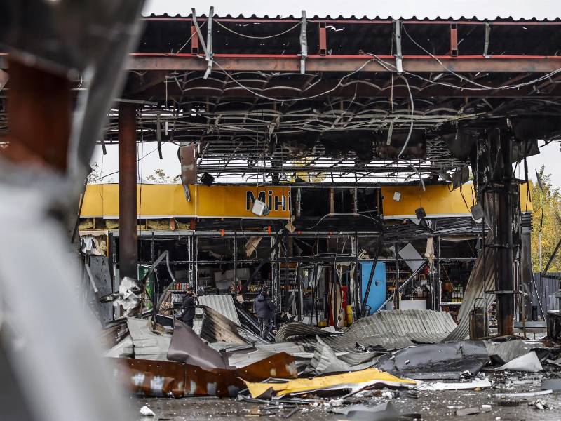 Una bomba radiológica o “bomba sucia” está constituida de explosivos convencionales rodeados de materiales radiactivos que se esparcen después de la detonación.