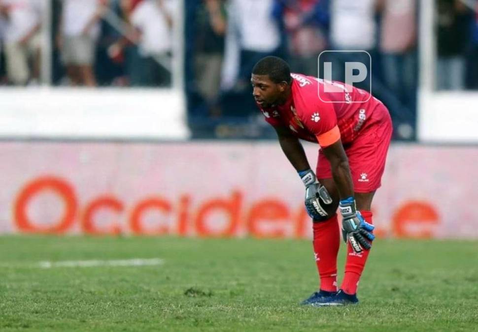 ‘Buba‘ López fue el mejor del Real España pese a los dos golazos que encajó.