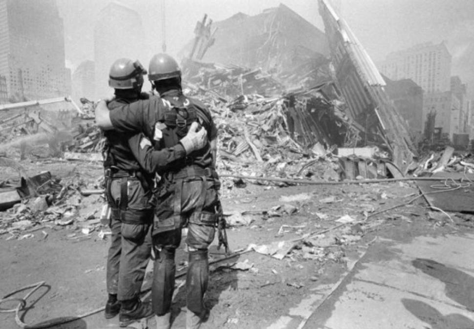 Los estadounidenses se unieron ante la tragedia. Expertos aseguran que los atentados terroristas cambiaron por completo la historia del país.