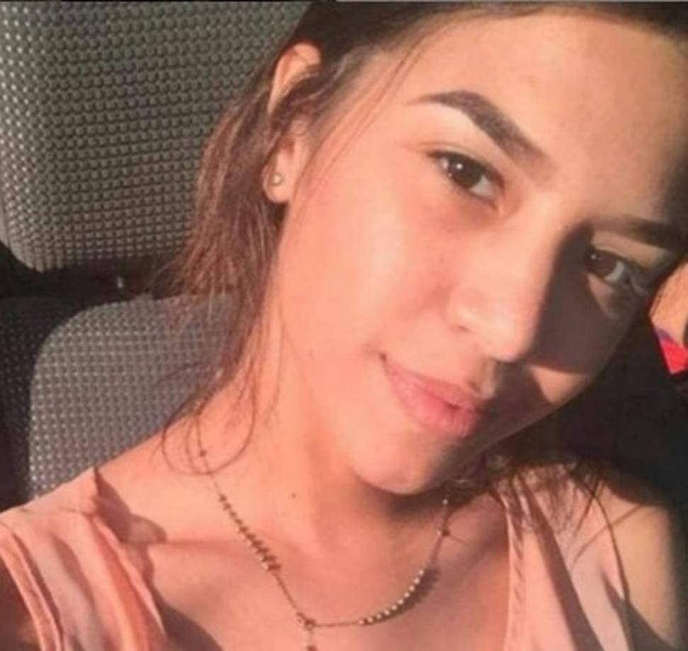 Unos días después el cuerpo de Angela fue encontrado en la parte de arriba del río, cosa extraña porque el río baja, no sube, pero seguramente este fue uno de los elementos que la Fiscalía tomó en cuenta para acusar por femicidio a los cinco hombres y a las 2 mujeres.