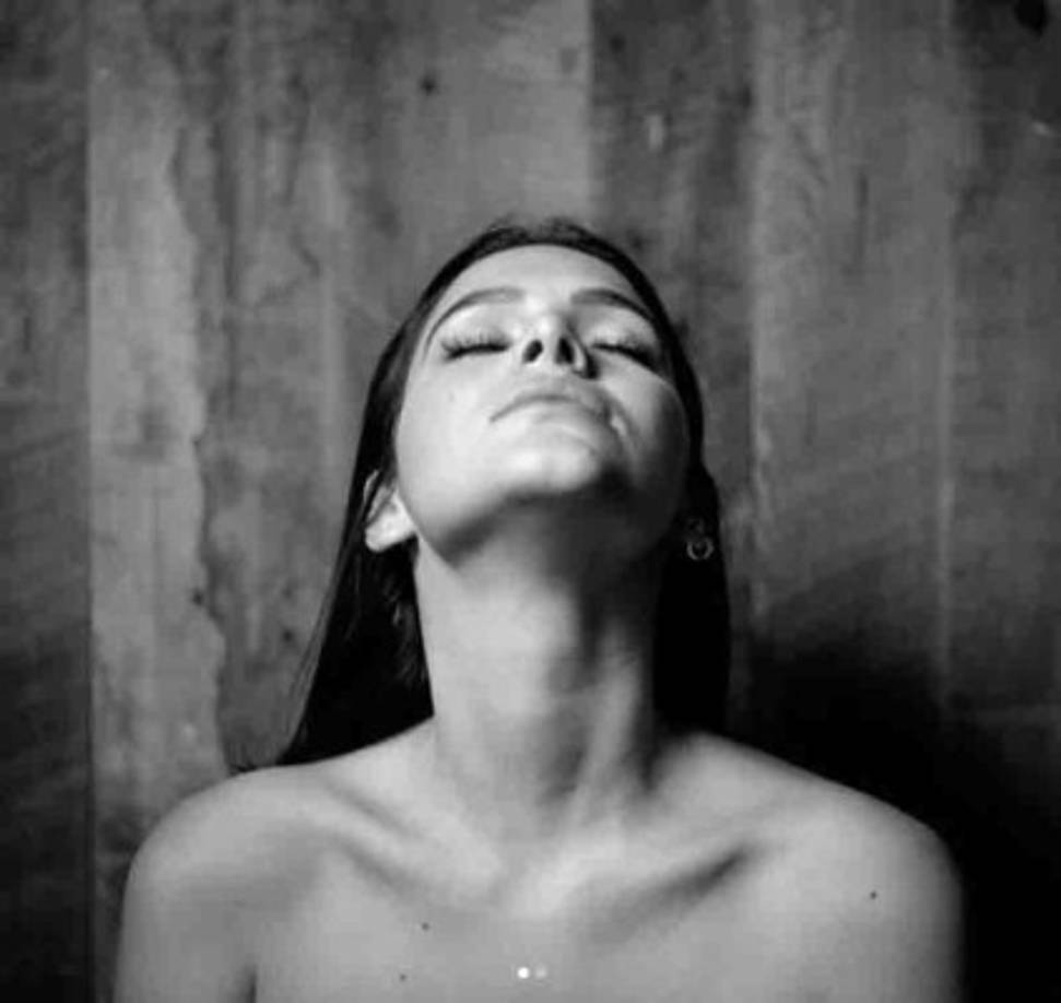 Además la modelo y el futbolista siguen mostrando en sus redes sociales su amor. Desde videos en la cama, hasta posados en alfombras rojas.