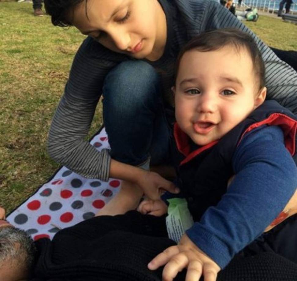 Cabe señalar que las fotos de Seely no parecen seguir una línea de tiempo exacta, ya que algunas muestran al menor de los varones, Cassius, cuando era un bebé y en otras aparece mucho más grande.