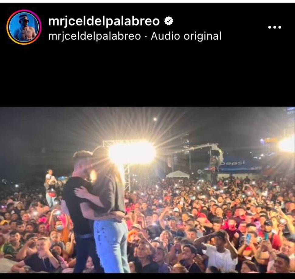 Y es que hace unos días, y durante una participación musical del cantante en San Pedro Sula, Jennifer Funes le dio tremendo beso a MR JC frente a todo el público. JC compartió el video del momento en sus redes sociales, y aprovechó para agradecer a Jennifer Funes y a todos sus seguidores por el cariño y el apoyo.