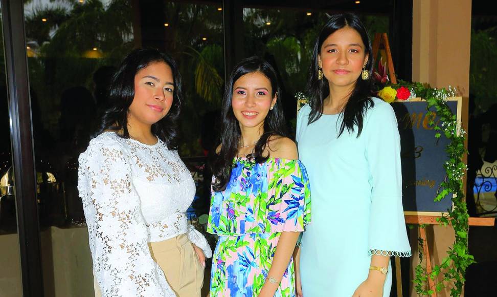 Camila Barahona, Valerie Smart y Elaine Morales
