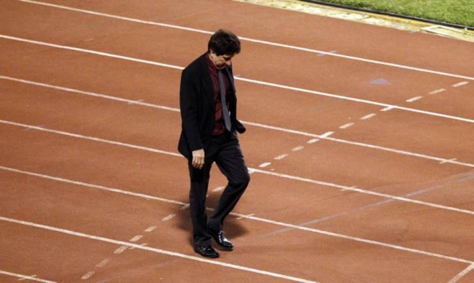 Héctor Vargas se fue cabizbajo del estadio Olímpico.