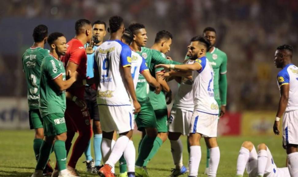 El segundo zafarrancho entre los jugadores de Olimpia y Marathón.