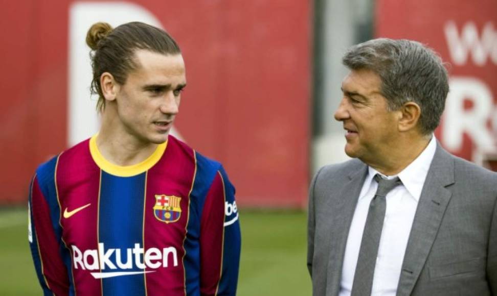 El presidente del FC Barcelona, Joan Laporta, fue cuestionado también por el trueque entre Antoine Griezmann y Saúl Ñíguez (del Atlético de Madrid). “El mercado está empezando ahora. Prácticamente no se ha movido nada por las restricciones y por la reducción de ingresos. Jugadores como Griezmann tienen mercado, hay clubes interesados. En estos momentos construímos nuestra plantilla buscando el equilibrio financiero, porque tenemos que hacerlo. Con Antoine no tenemos ningún problema, estamos encantados con él como persona y como profesional. En este sentido todos lo somos. Si el mercado se mueve en la línea que dices, estamos abiertos a todas las propuestas que se presenten, precisamente porque estamos en un momento delicado y tenemos que hacer equilibrios con el Financial Fair Play y la masa salarial. Hablamos con todos los jugadores para ver como respiran y para ver qué acuerdos podemos alcanzar. Ninguna de estas decisiones van a perjudicar a la competitividad del equipo”, aseveró.