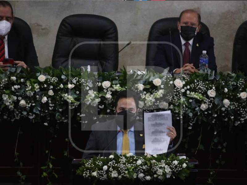 Momento en que Luis Redondo brindaba su discurso como parte de la primera legislatura.