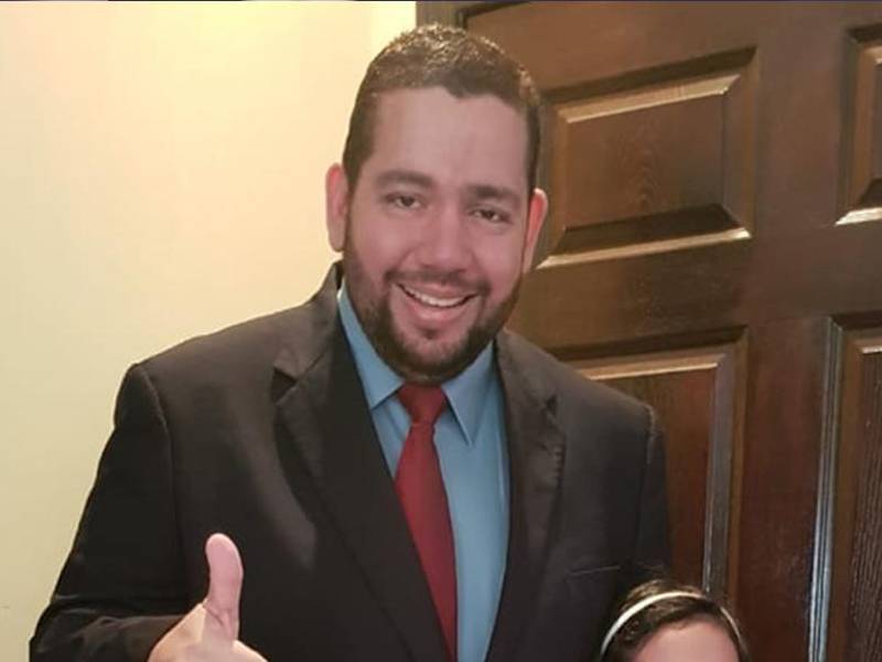 Fotografía en vida del catedrático universitario y periodista Óscar Rafael Jananía.