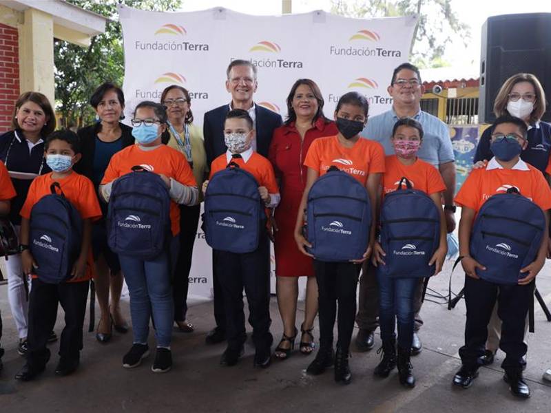 El programa Becas Tutoría atiende a aproximadamente 10,000 alumnos de primero, segundo y tercer grado de las escuelas públicas en la región con tutorías impartidas por tutores con excelencia académica.
