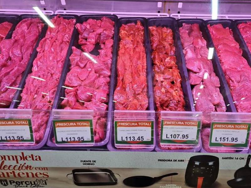 Encuentra un 50% de descuento en una amplia selección de carnes de res, cerdo y embutidos.