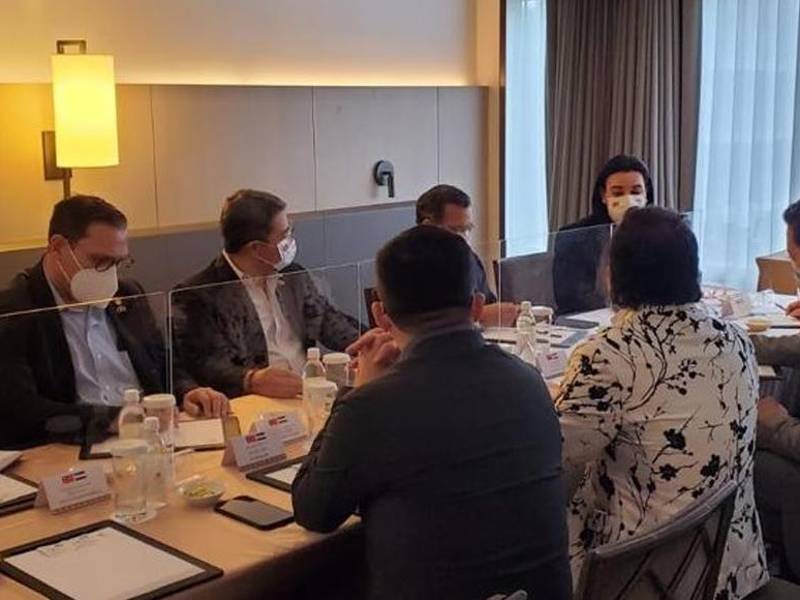 En su visita el mandatario hondureño también promovió el sistema logístico que Honduras le ofrece al mundo para convertirse en la puerta al mercado asiático.