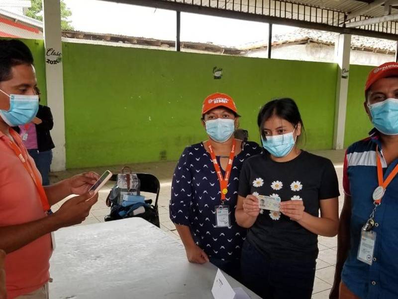 Muchos hondureños siguen sin reclamar la nueva tarjeta de identidad.