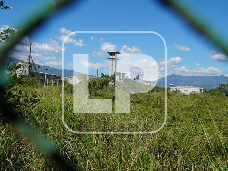 Así se encuentra en la actualidad el presidio, hay seis módulos construidos y muchos millones invertidos en un proyecto que está abandonado. Fotos J. Cantarero.