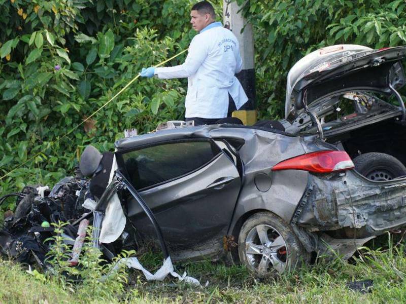 Cifras se disparan por conductores que suben velocidades, pocos policías patrullando, distracción en calles, consumo de alcohol y drogas, motoristas que no usan cinturón, fallas en las señales y carros, además de las vías en mal estado.