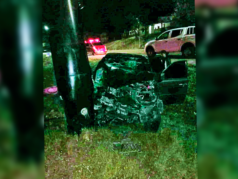La parte frontal del carro se destruyó tras el impacto.