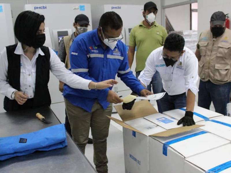 La vacuna tiene una eficacia mayor del 90% y es segura.