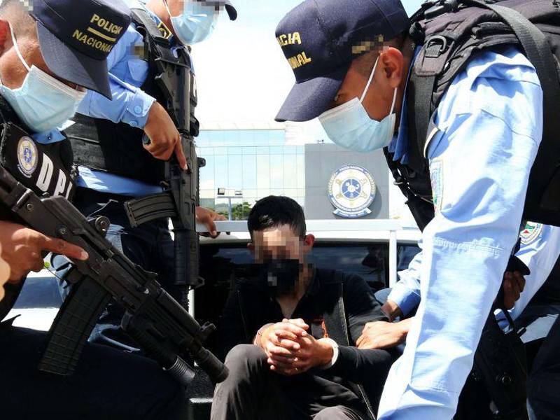 Varias armas fueron recuperadas tras decomisos a estructuras criminales.