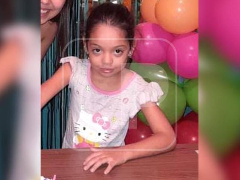 Imagen en vida de la pequeña Xochi, quien murió esta madrugada.