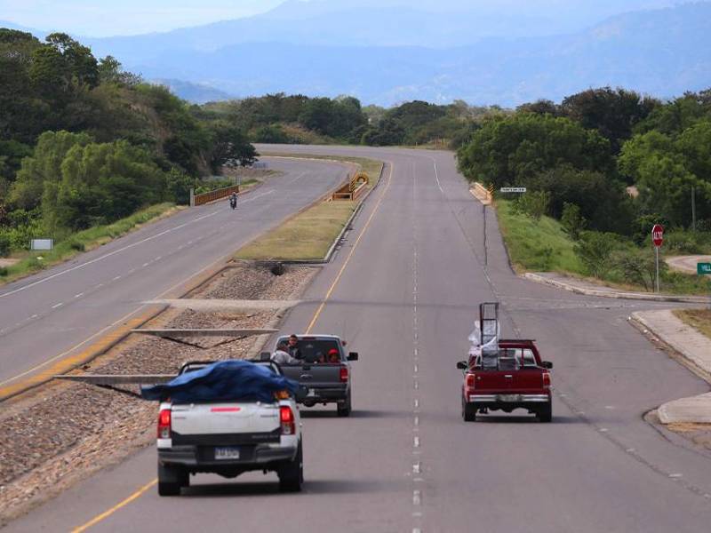 El Canal Seco es una obra emblemática para el país, pues forma parte del Corredor Logístico que impulsa el Poder Ejecutivo con la visión de colocar a Honduras en la vanguardia de los negocios, el comercio y la inversión.
