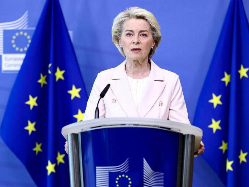 La presidenta de la Comisión Europea, Ursula von der Leyen, hace una declaración en Bruselas luego de la decisión del gigante energético ruso Gazprom de detener los envíos de gas a Polonia y Bulgaria.