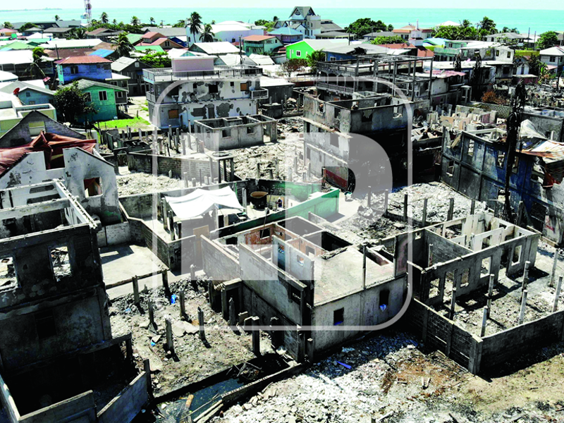 El cayo Bonacca tiene una extensión de unas 11 hectáreas. Según Copeco, el incendio afectó las viviendas construidas en 130 lotes. El 21% eran negocios. Fotos: Yoseph Amaya.