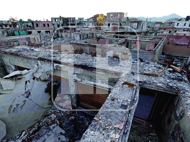 Pequeñas pulperías, tiendas de frutas, un supermercado, una ferretería, un banco y una cooperativa son los pocos negocios que quedaron en la calle principal. Fotos: Yoseph Amaya.