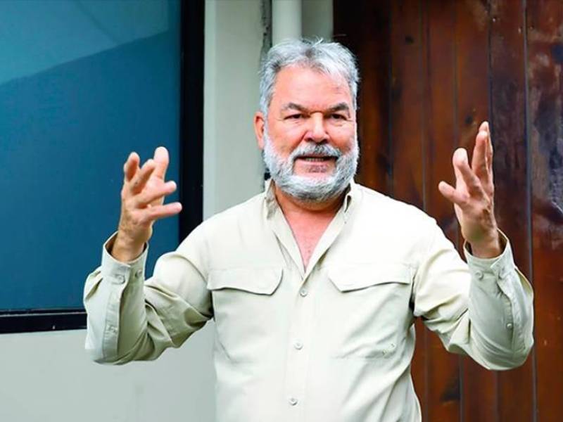 Roberto Contreras pidió al Partido Libre buscar nuevos candidatos “con mayor capacidad” para ostentar las gerencias.