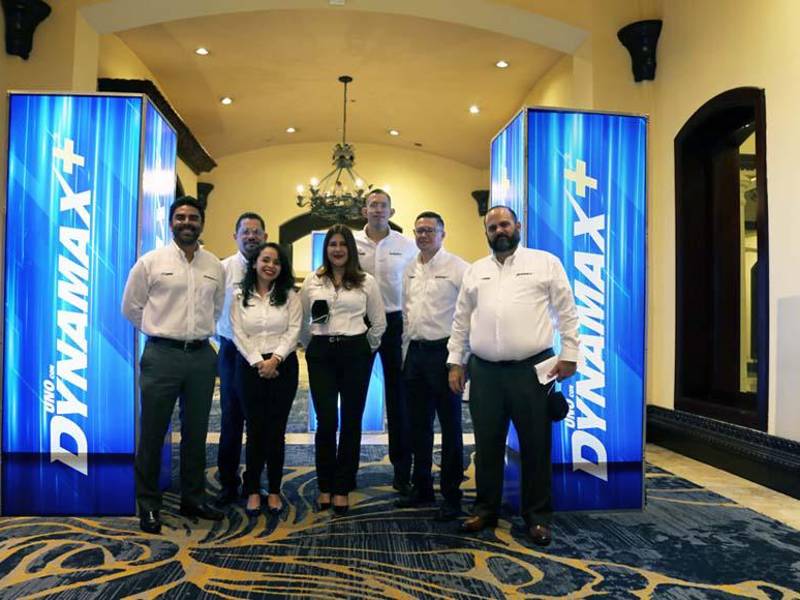 Ejecutivos de UNO durante el lanzamiento del nuevo aditivo Dynamax Plus.