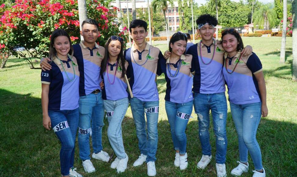 Nilvia Gámez, Juan Cárdenas, Mia Luna, Sergio Mejía, Stacy Rivera, Pablo Díaz y Adelin Calles