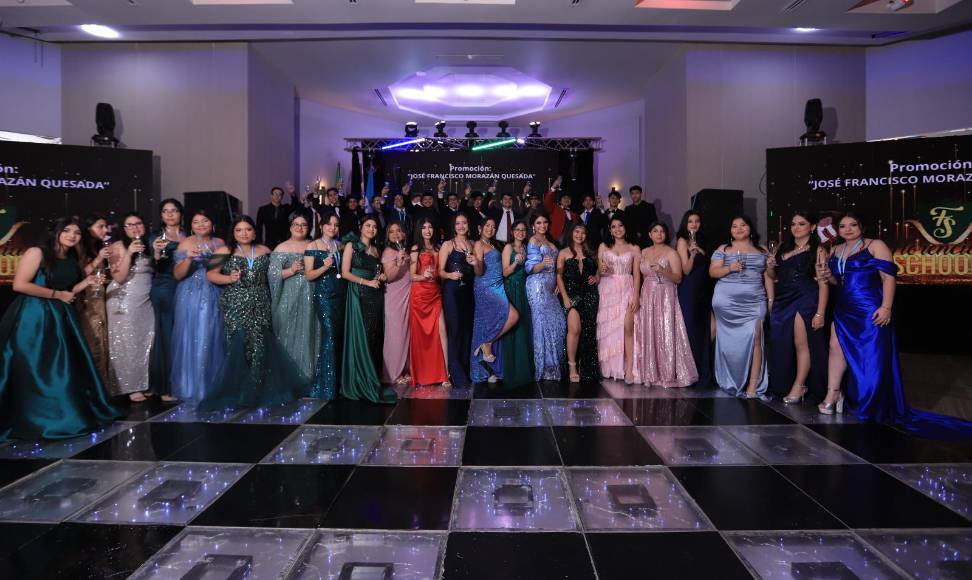 Una multitud de seniors fueron parte de la promoción 2024 de la Florencia Bilingual School, una institución que permanece con el paso de los años. 