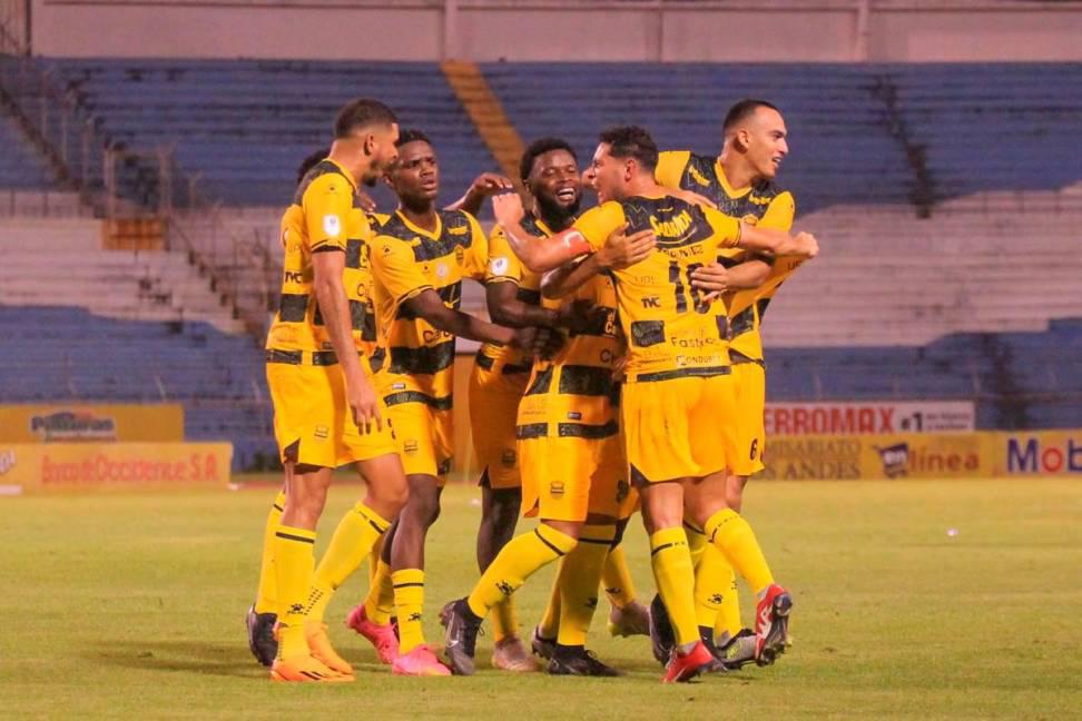 Real España sigue con la barrida y da de baja a dos futbolistas más