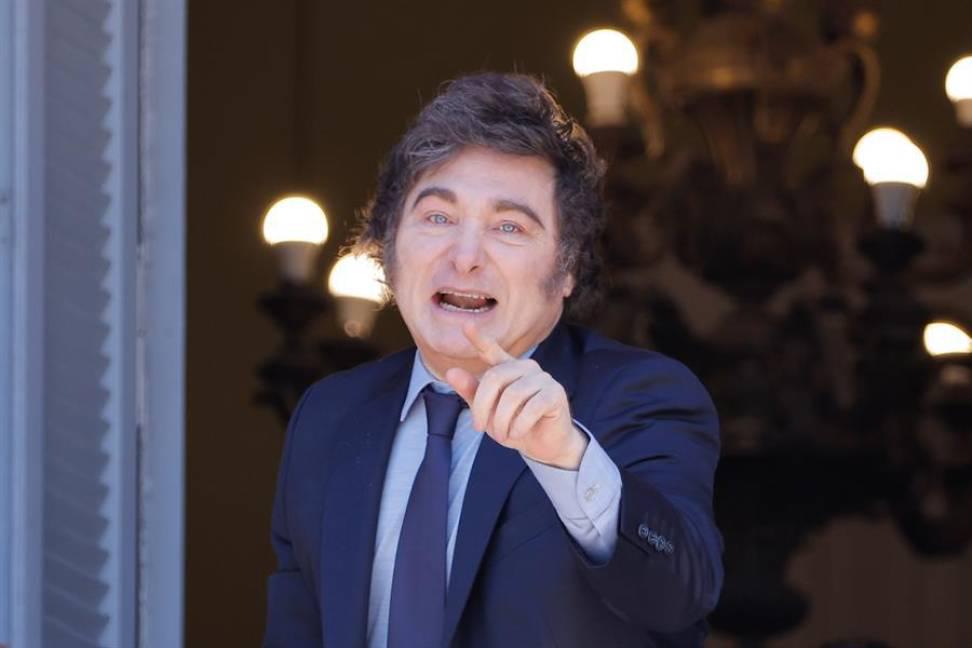 La curiosa imagen de Milei felicitando al papa