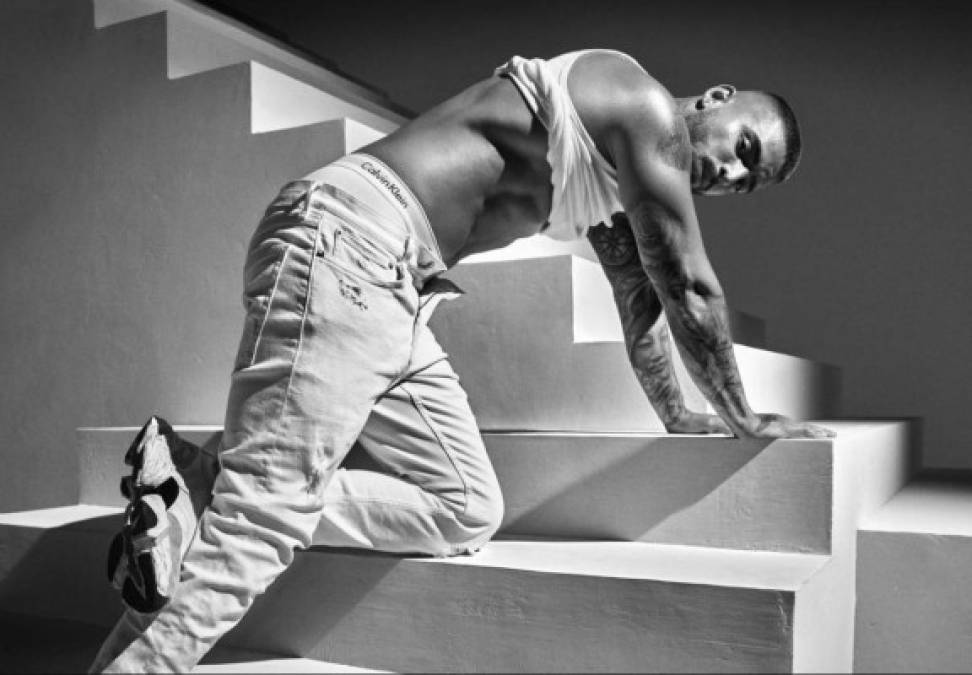 Maluma enciende las redes con sus fotos como el primer latino en campaña de Calvin Klein