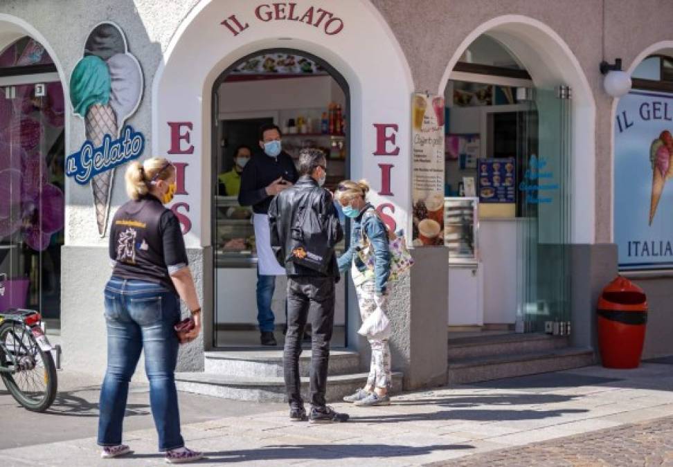 Austria también anunció que volverá abrir sus pequeños comercios después de la Pascua.