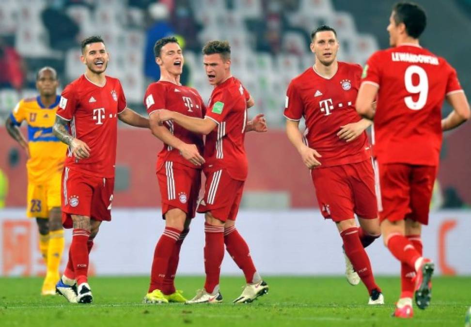 La celebración de los jugadores del Bayern tras el gol marcado por Benjamin Pavard.