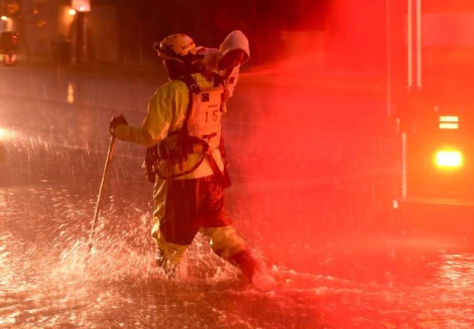 En Maryland, las autoridades reportaron más de 60 rescates tras desatarse repentinas inundaciones. Las precipitaciones de la tormenta inundaron las carreteras, y dejaron varados a cientos de conductores. Foto: Twitter Graham Cullem.