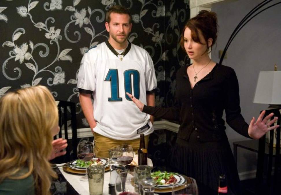 En 2012 protagonizó, junto a Bradley Cooper, “Silver Linings Playbook”, título con el que ganó un Óscar a la mejor actriz principal. En 2013, cuando subió a recoger su premio Óscar, tropezó y se cayó en directo. “Fue uno de los momentos más embarazosos de toda mi vida”, dijo a Vanity Fair en 2014.